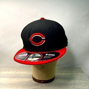 New Era Black and Red Cubs Ball cap size 7.25 NWT